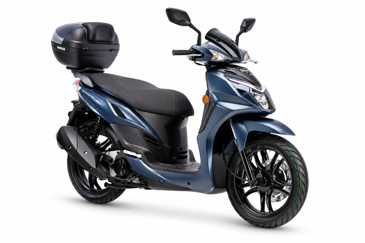 SYM Symphony SR 125 CBS 2026 sobre fondo blanco