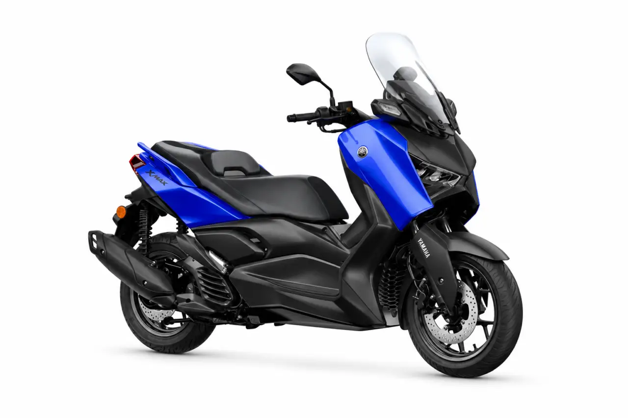 Yamaha XMAX 125 2026 sobre fondo blanco