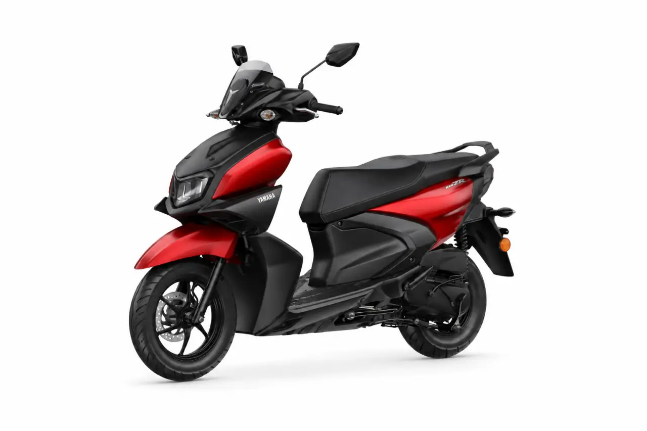 Yamaha RayZR 2024 sobre fondo blanco
