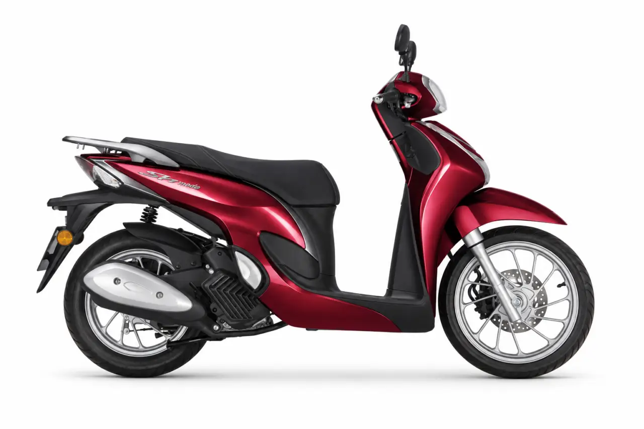 Honda SH Mode 125 2024 sobre fondo blanco