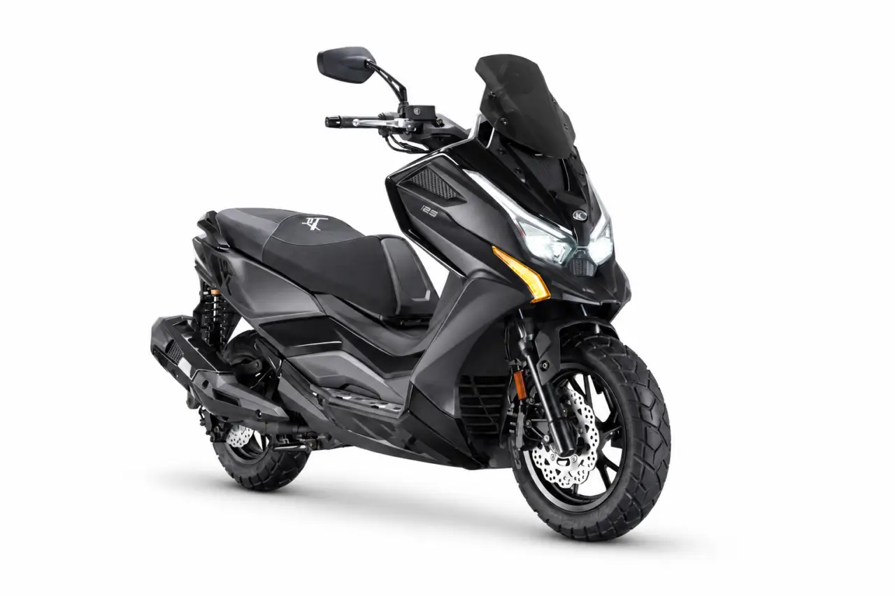 KYMCO DTX 125 2025 sobre fondo blanco