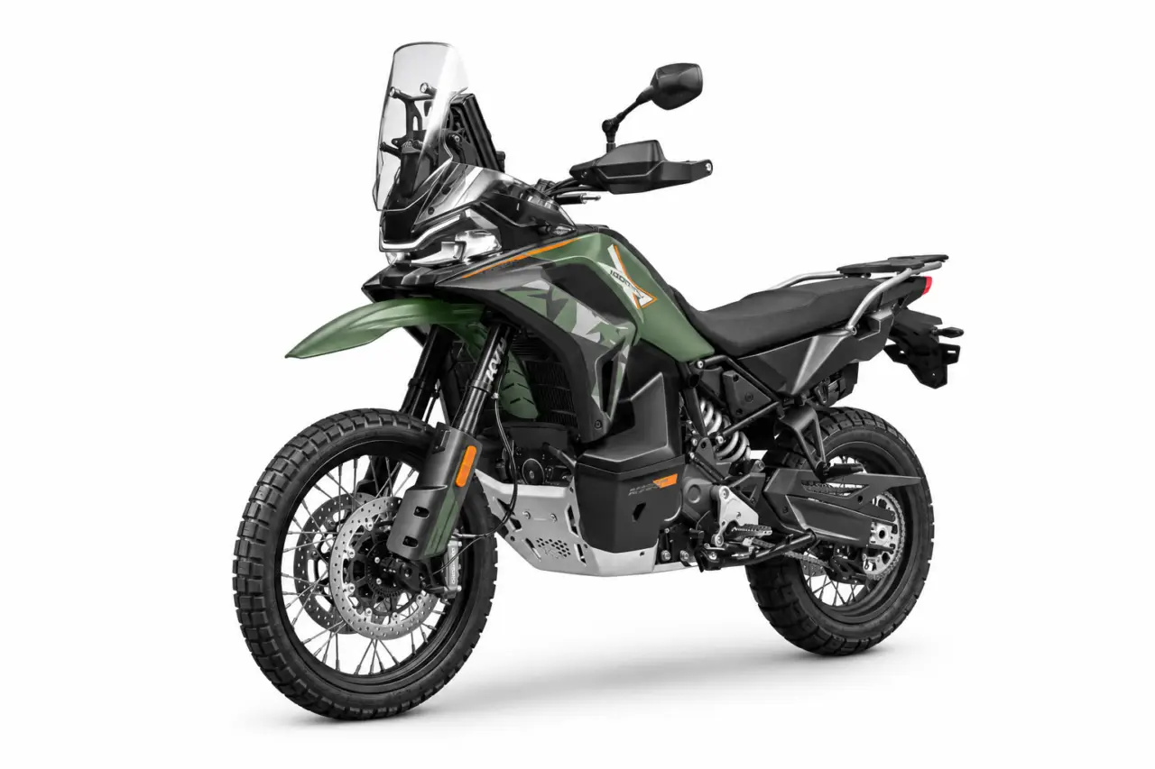 CFMOTO 1000MT-X 2026 sobre fondo blanco