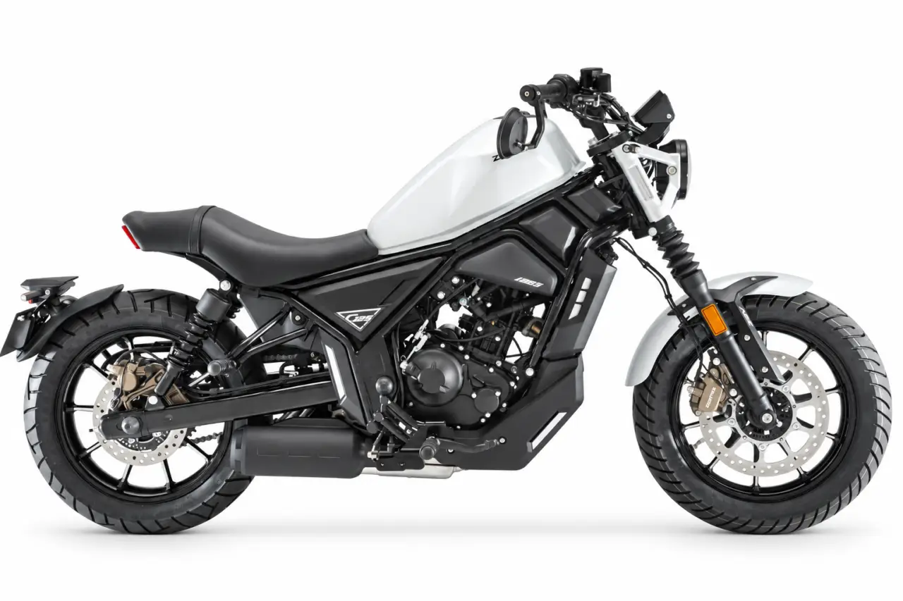 Zontes 125C 2025 sobre fondo blanco