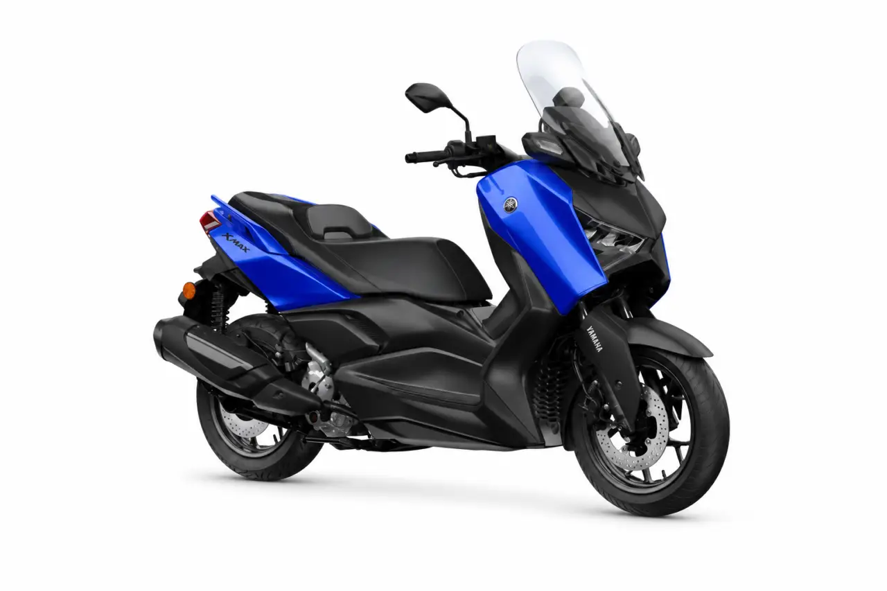 Yamaha XMAX 300 2026 sobre fondo blanco