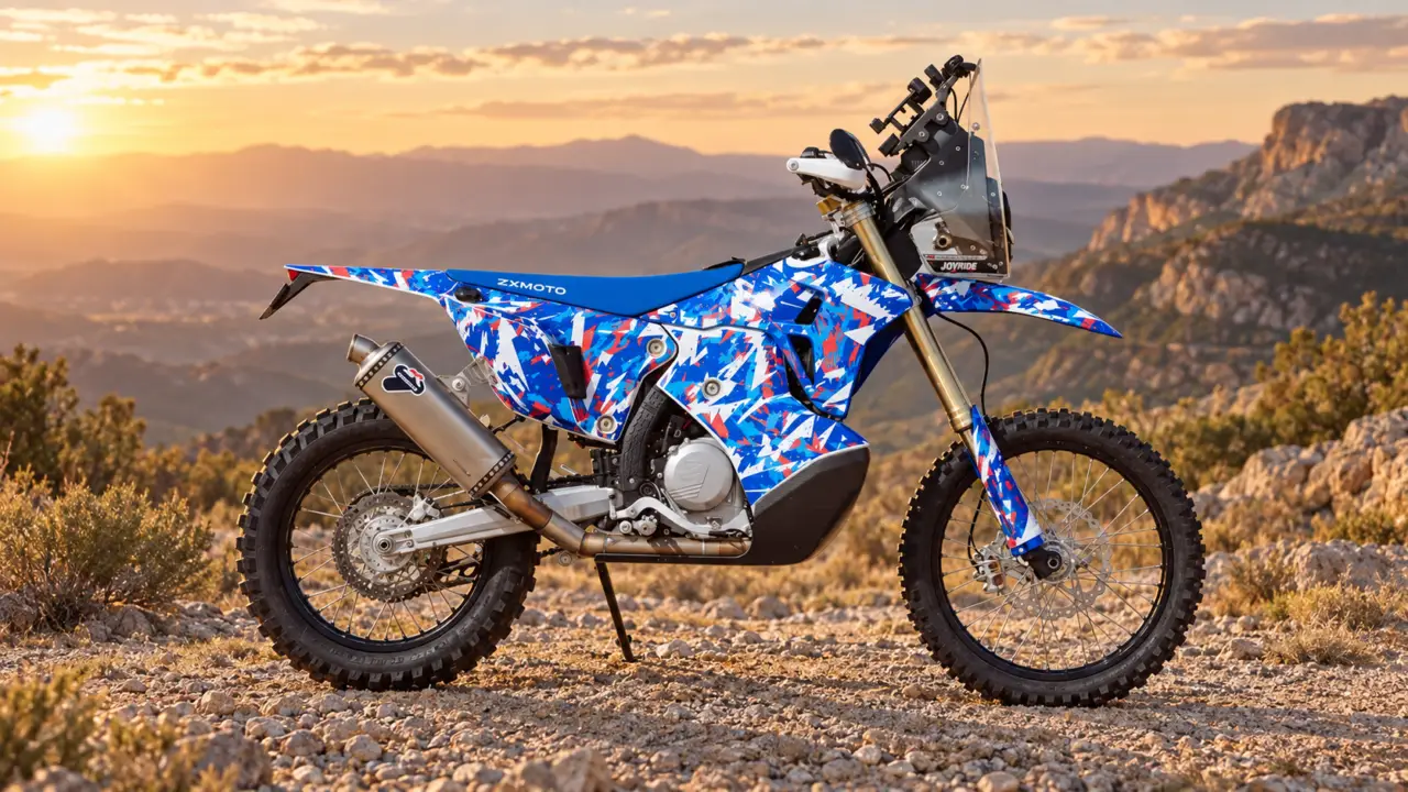 Montaje editorial del prototipo ZXMOTO 450 Rally en un paisaje de montaña